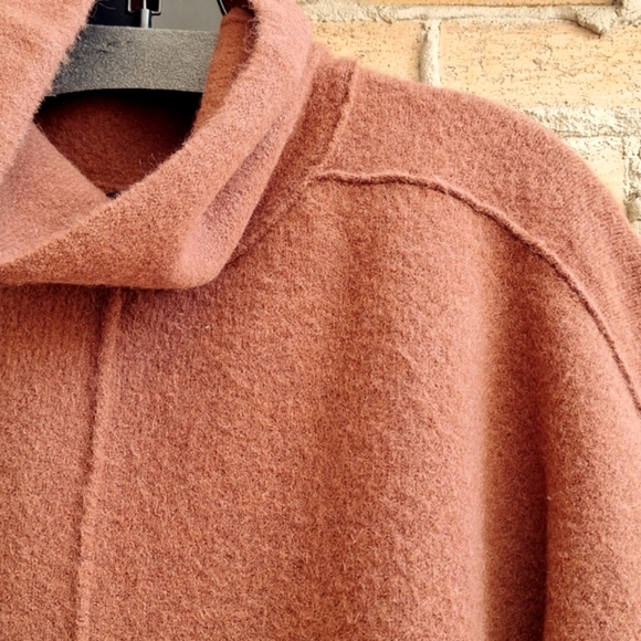 Banana Republic Wool Blend Centerseam Turtleneck in Colour Mesquite Wood - Picture 3 of 6